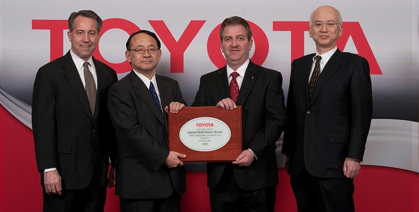 LG Fox receiving TEMA award